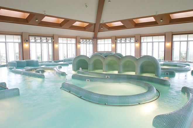 昼と夜のプール